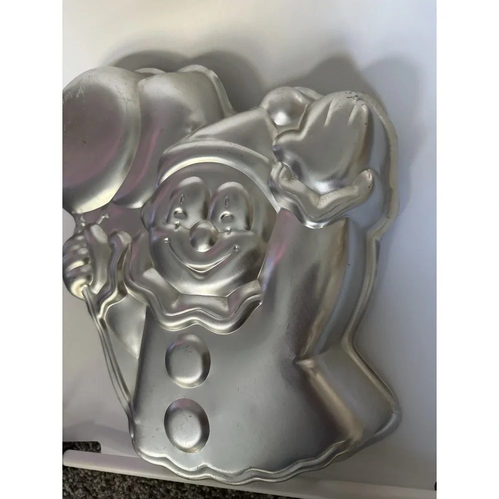Vintage 1981 Wilton Circus Clown with Balloon Birthday Cake Pan 1981 #502-3193